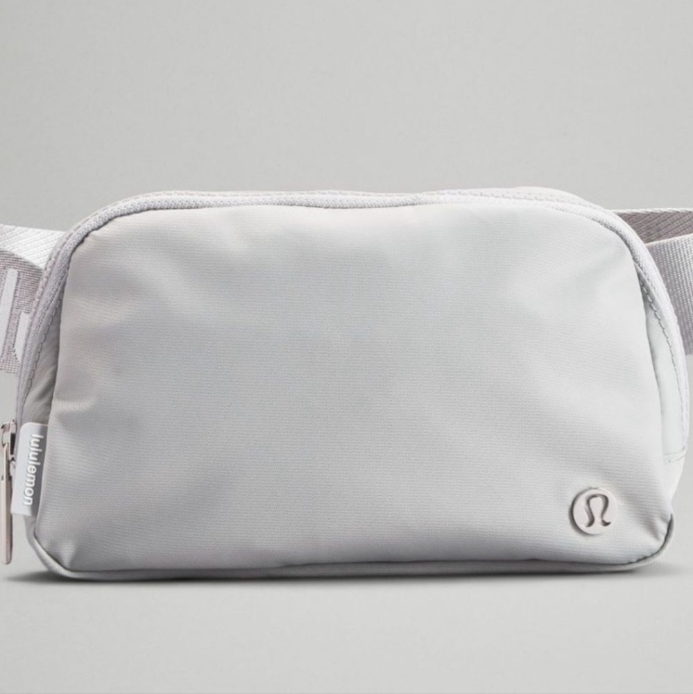 SILVER DROP/WHITE WORDMARK LOGO - NWT lululemon everywhere belt bag EBB 1L